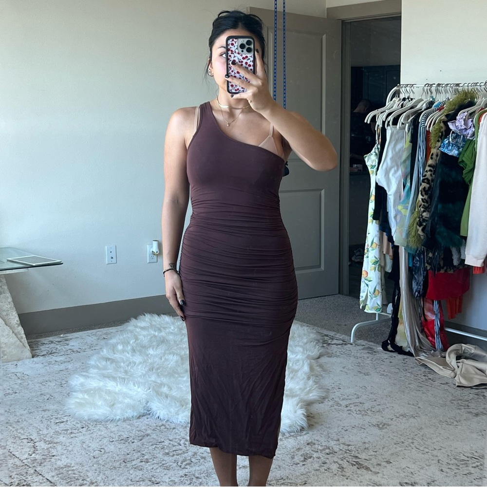 Klassy network ruched brow one shoulder slit midi dress